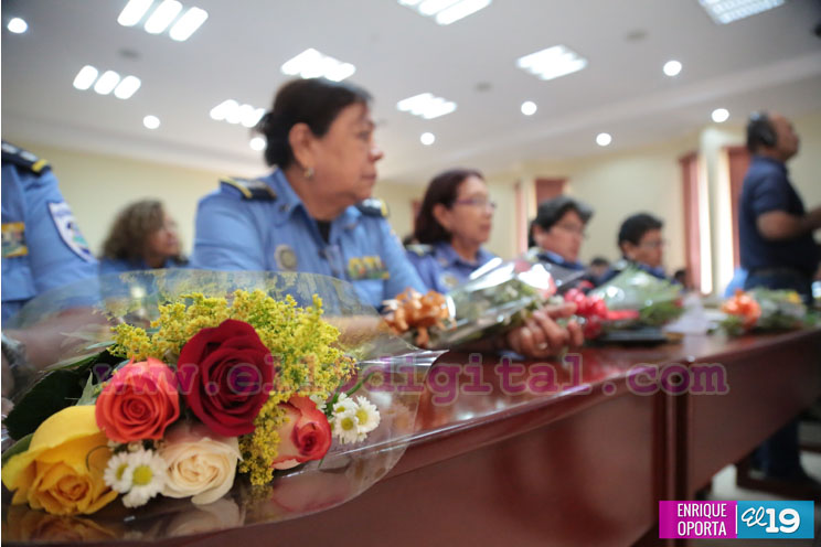 Emotivo homenaje y reconocimiento a mujeres polic&iacute;as